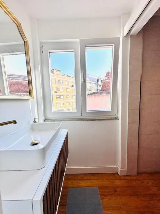 Lisbon City Center Flat For 6 Pp Bagian luar foto