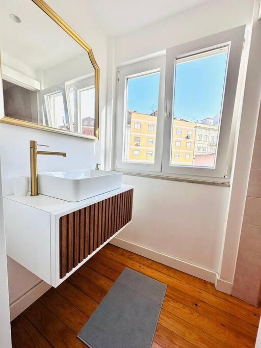 Lisbon City Center Flat For 6 Pp Bagian luar foto